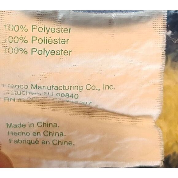 DESPICABLE ME Plush blanket. 60" x 47". No stains. EUC. - Picture 8 of 10